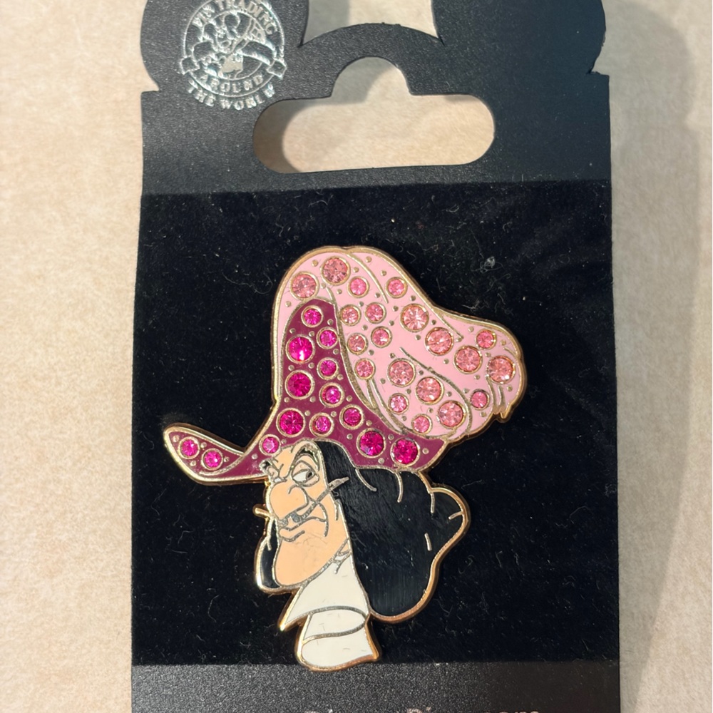 Disney Pirates of the Caribbean “Captain Hook Jeweled Hat” 2007 pin NOC